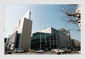 東京国際フォーラム完成